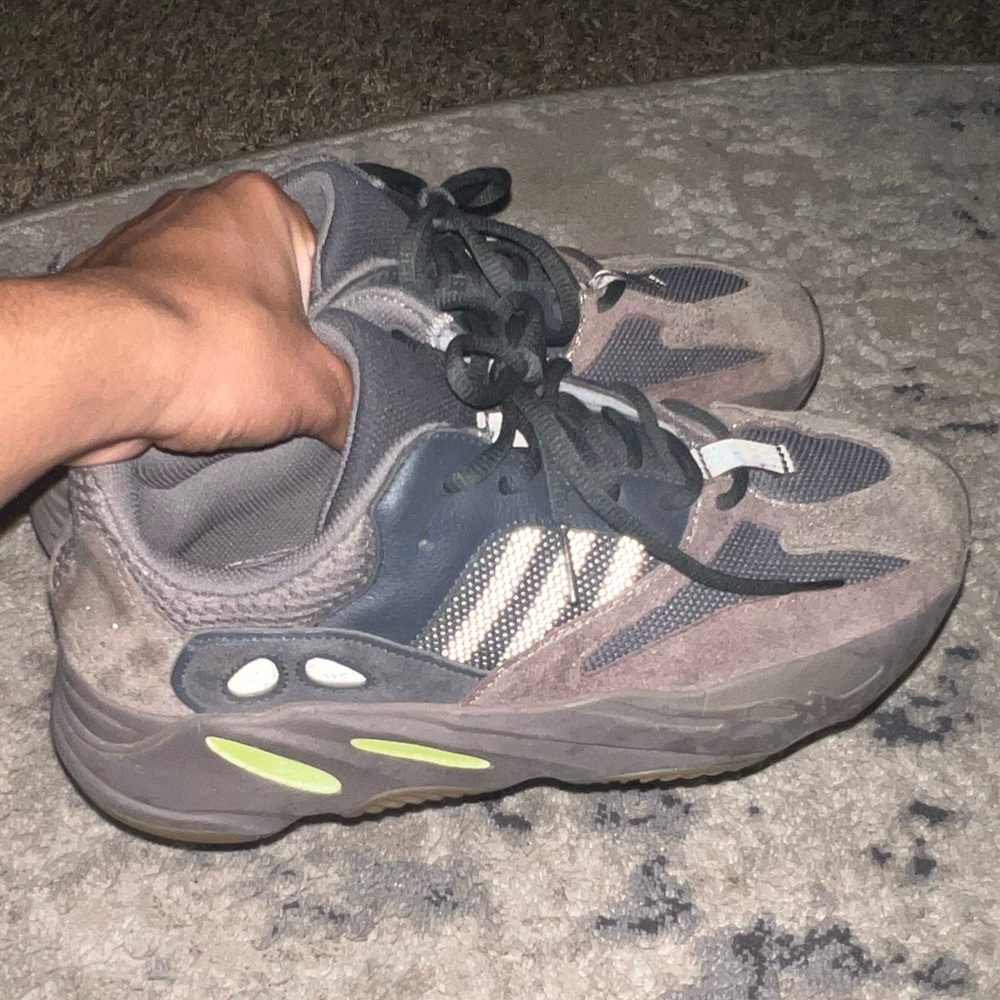Yeezy 700s Mauve